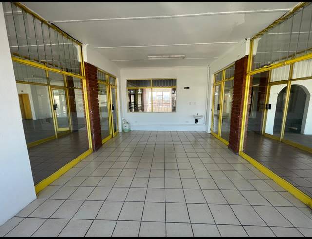 30M² RETAIL TO LET IN STARWOOD